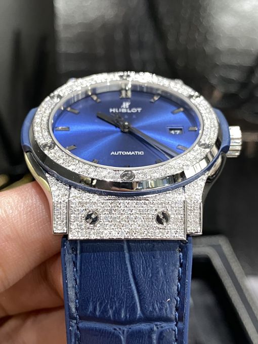 Đồng Hồ HUBLOT Classic Fusion 42mm Blue dial Chế Tác Đính Kim Cương Thiên Nhiên Rep 1:1